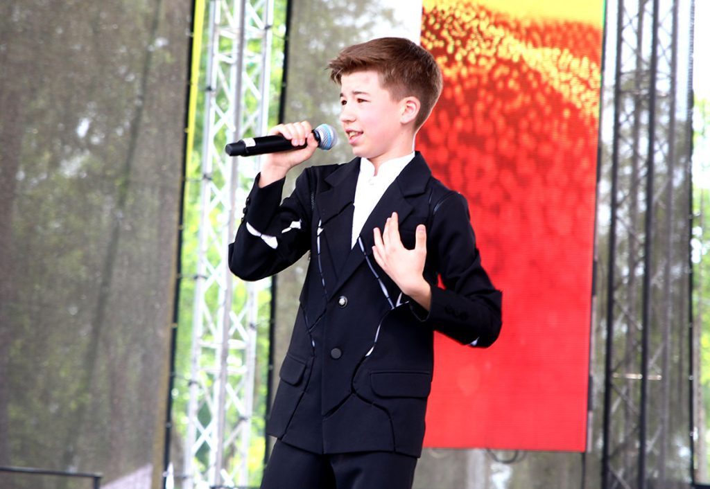 Шествие, награды и гала-концерт: третий день «Золотой пчелки» в Климовичах