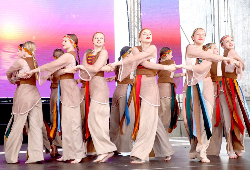 Шествие, награды и гала-концерт: третий день «Золотой пчелки» в Климовичах