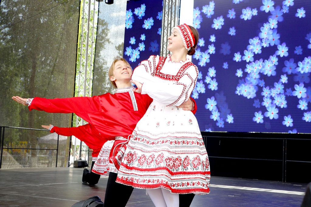 Шествие, награды и гала-концерт: третий день «Золотой пчелки» в Климовичах