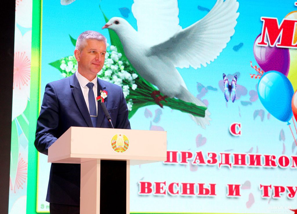 В Климовичах обновили районную Доску почета