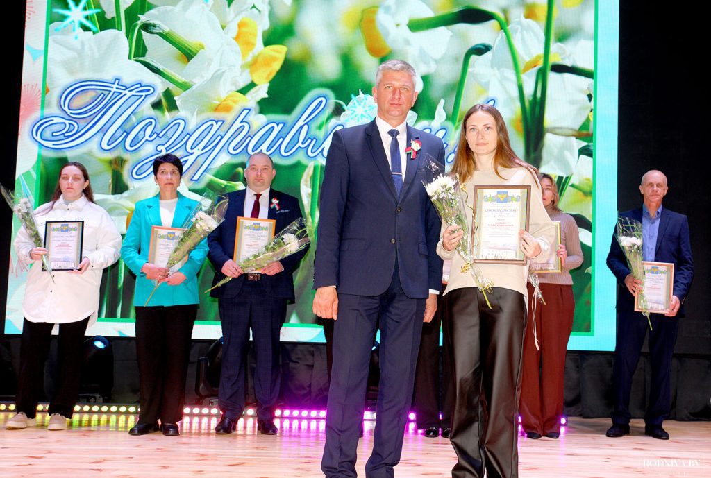 В Климовичах обновили районную Доску почета