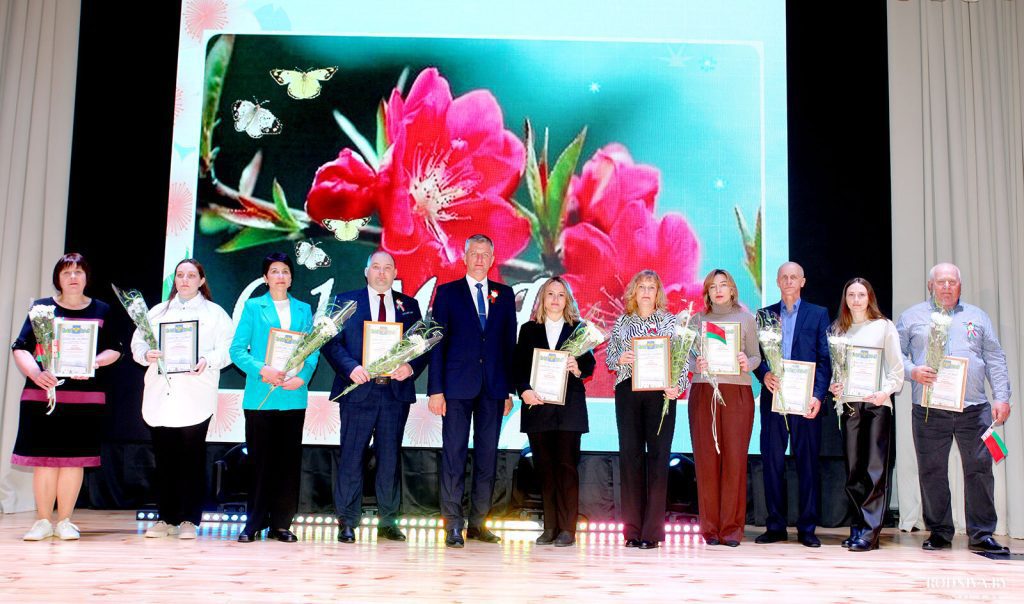 В Климовичах обновили районную Доску почета
