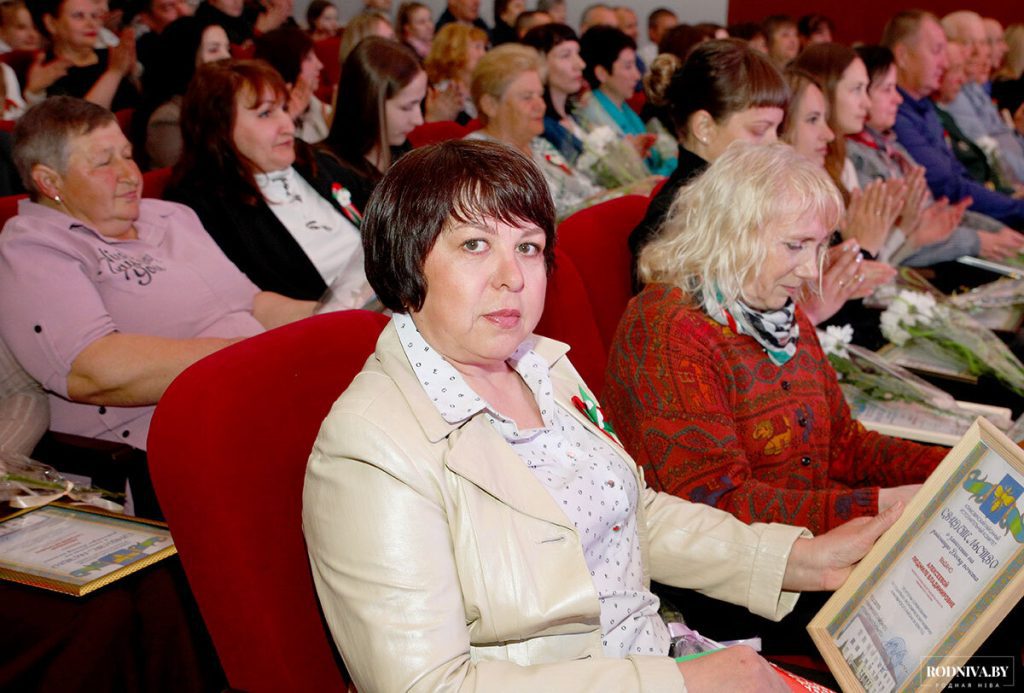 В Климовичах обновили районную Доску почета