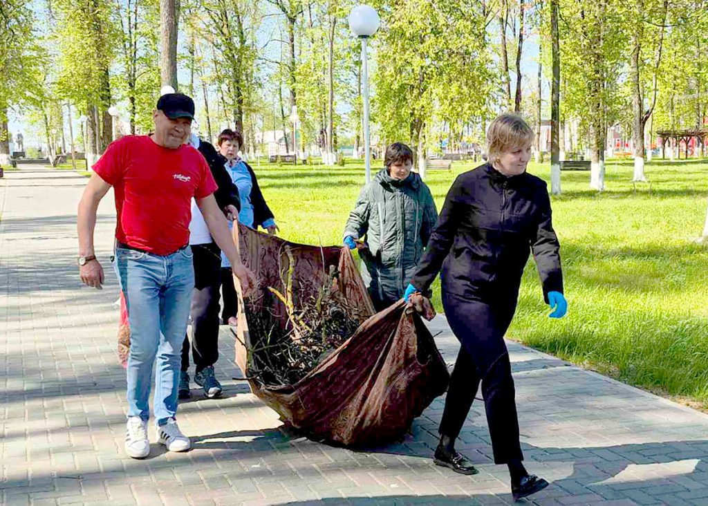 Чистота, порядок, уважение к истории: итоги субботника на Климовщине