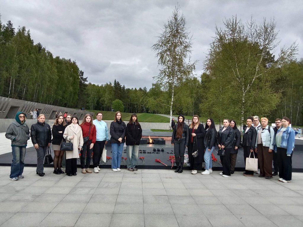 Молодые специалисты Климовщины посетили мемориальные комплексы Беларуси