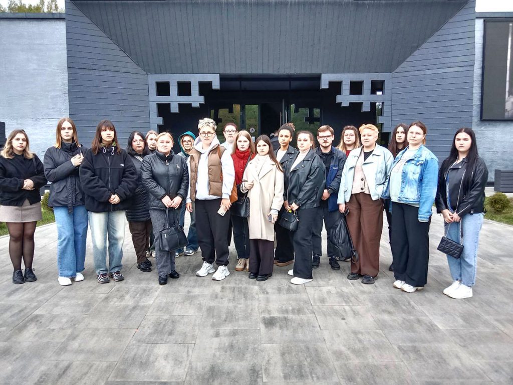 Молодые специалисты Климовщины посетили мемориальные комплексы Беларуси