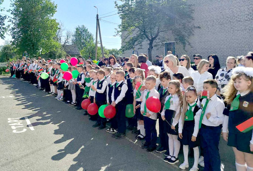 Для выпускников 9-х и 11-х классов школ Климовщины прозвенел последний звонок