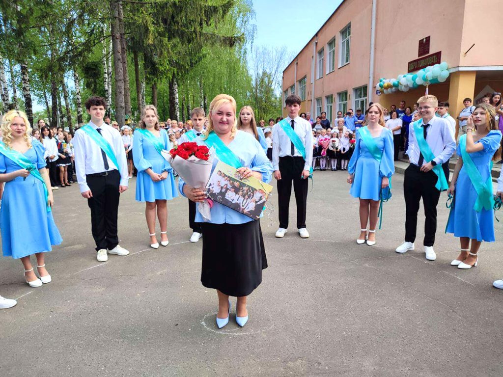 Для выпускников 9-х и 11-х классов школ Климовщины прозвенел последний звонок