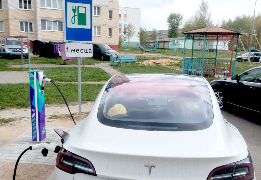 Где в Климовичах открылась электрозарядная станция