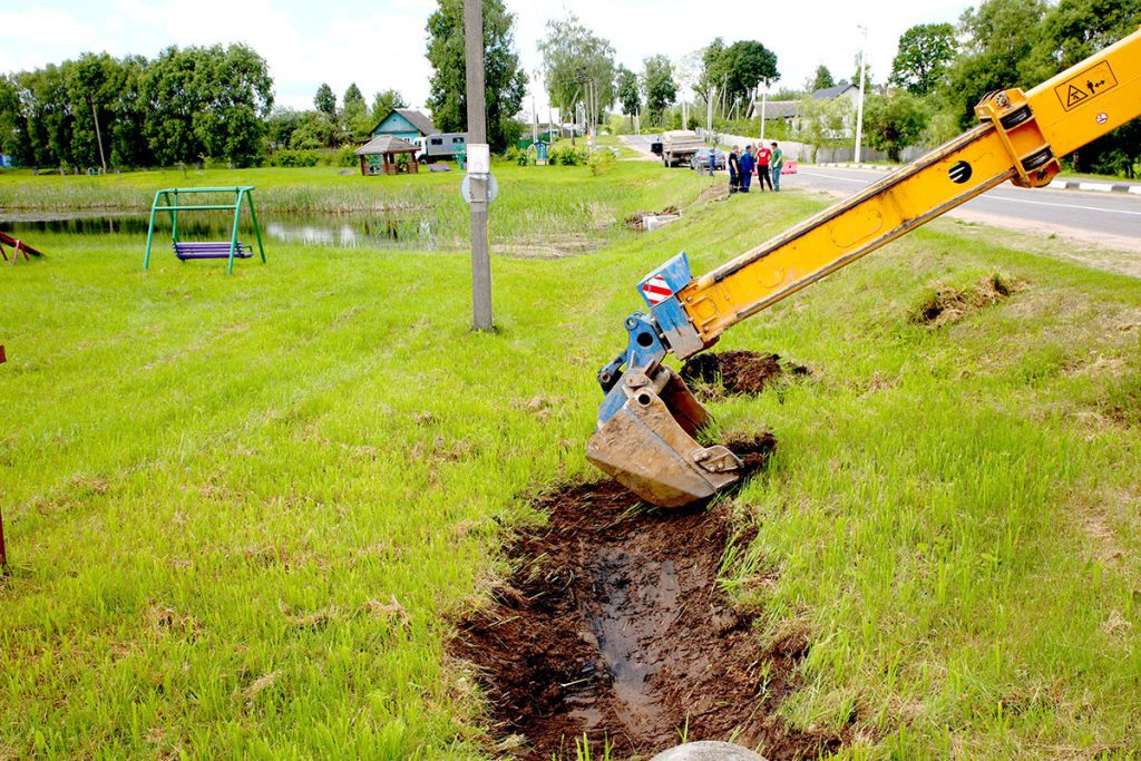 В Климовичах подняли уровень воды в озере. Рассказываем, где...