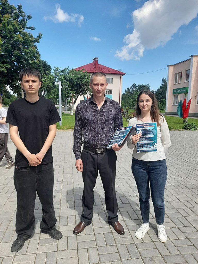 Активисты БРСМ провели акцию по интернет-безопасности в Климовичах