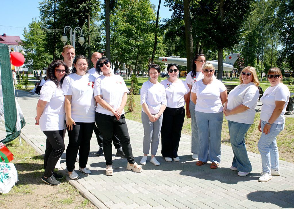 Продолжение праздничного дня: в парке Народного единства — атмосфера радости и традиций