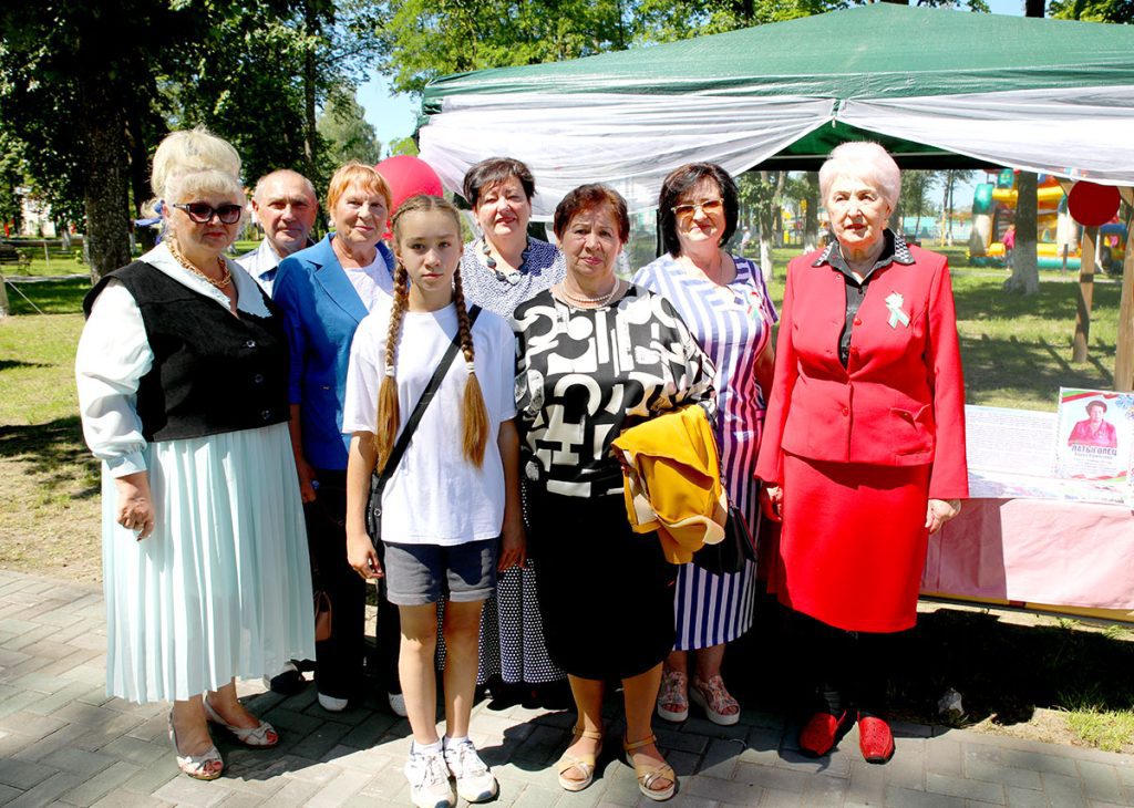 Продолжение праздничного дня: в парке Народного единства — атмосфера радости и традиций