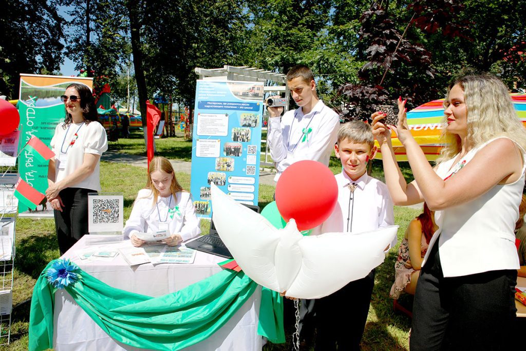 Продолжение праздничного дня: в парке Народного единства — атмосфера радости и традиций