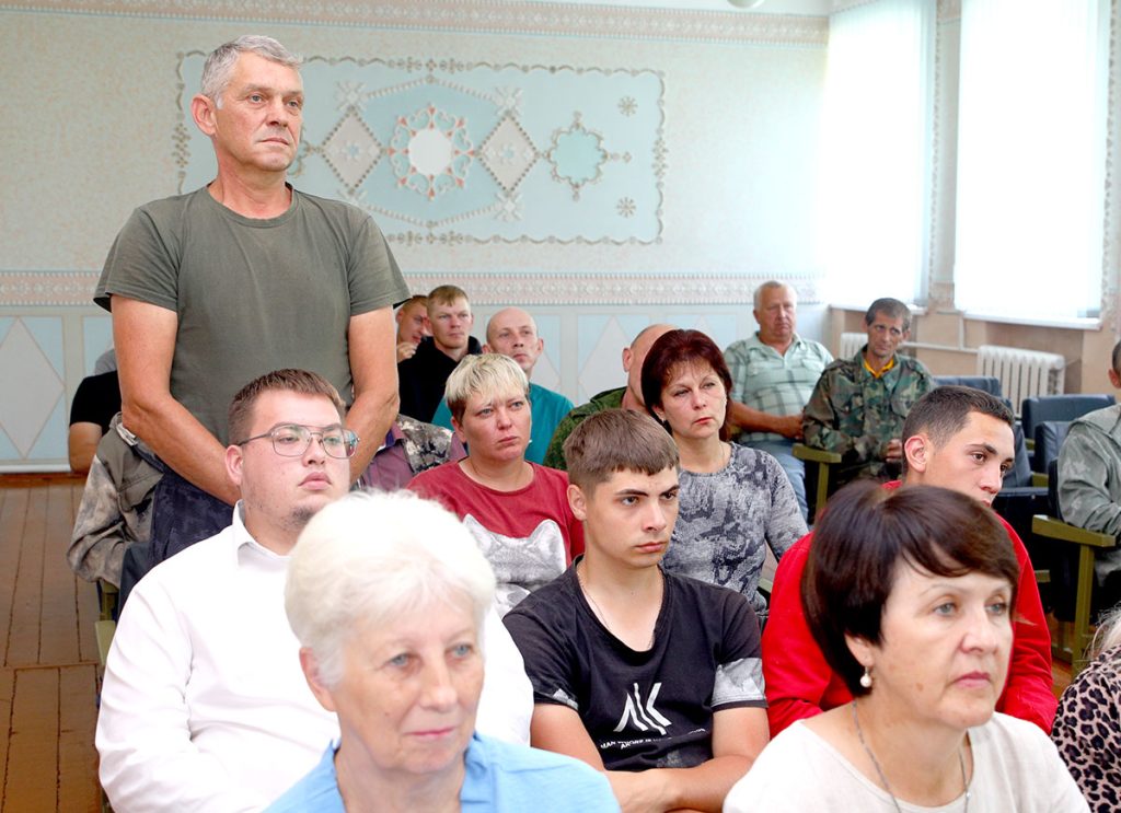 Председатель Климовичского райисполкома Виктор Пугач встретился с работниками ДРСУ-172