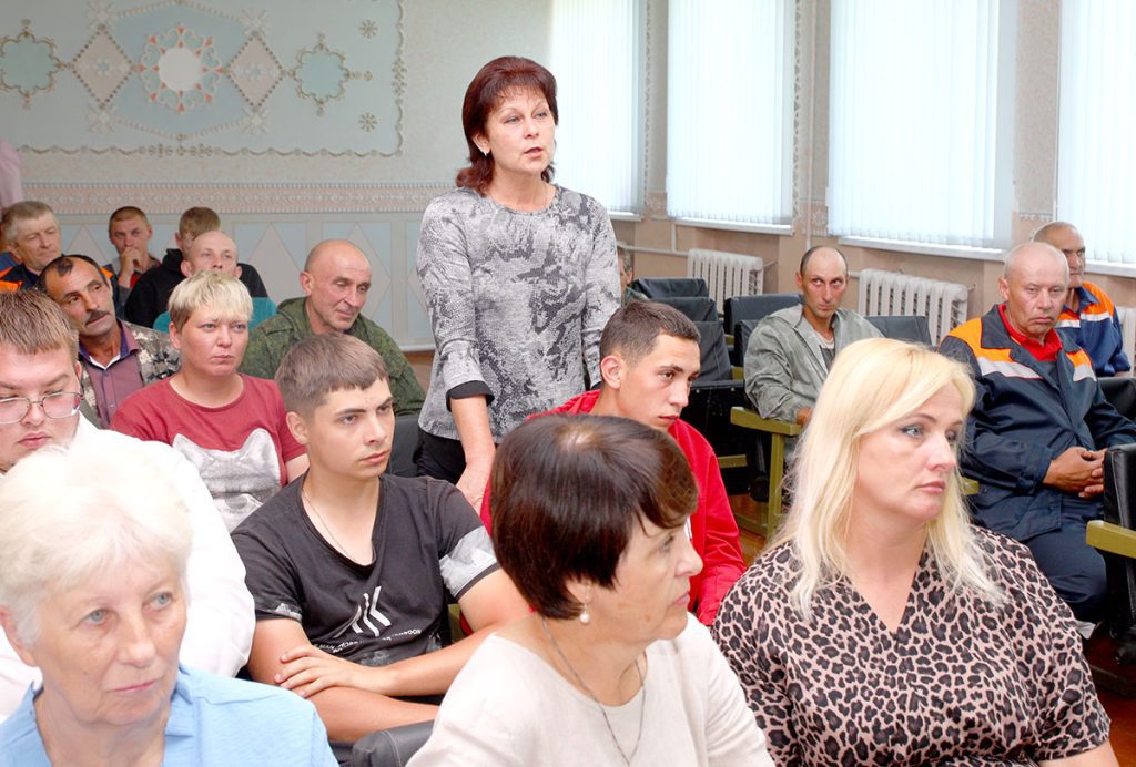 Председатель Климовичского райисполкома Виктор Пугач встретился с работниками ДРСУ-172