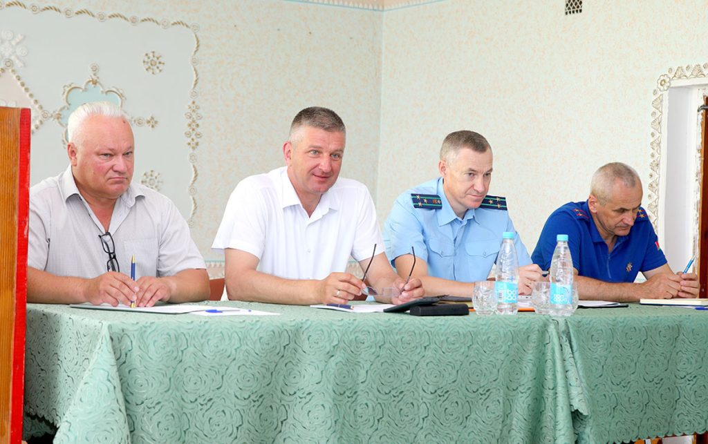 Председатель Климовичского райисполкома Виктор Пугач встретился с работниками ДРСУ-172