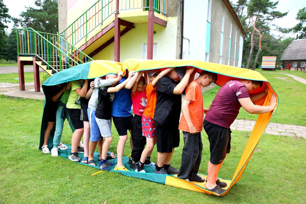 Воспитатели — на отдых, подростки — у руля: как прошел день самоуправления в "Орленке"