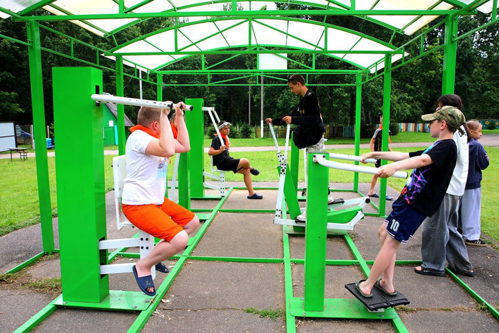 Воспитатели — на отдых, подростки — у руля: как прошел день самоуправления в "Орленке"