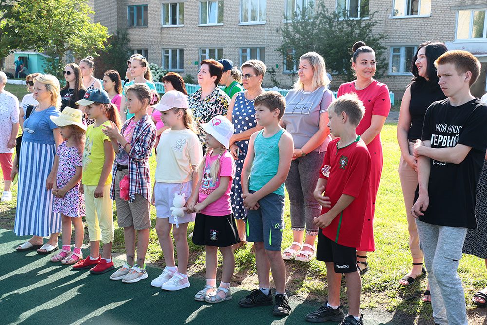 В Климовичах торжественно открыли новую спортивную площадку