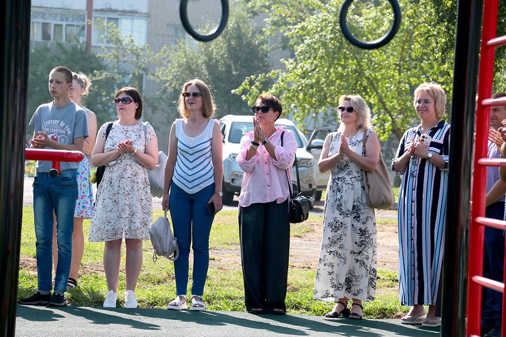 В Климовичах торжественно открыли новую спортивную площадку