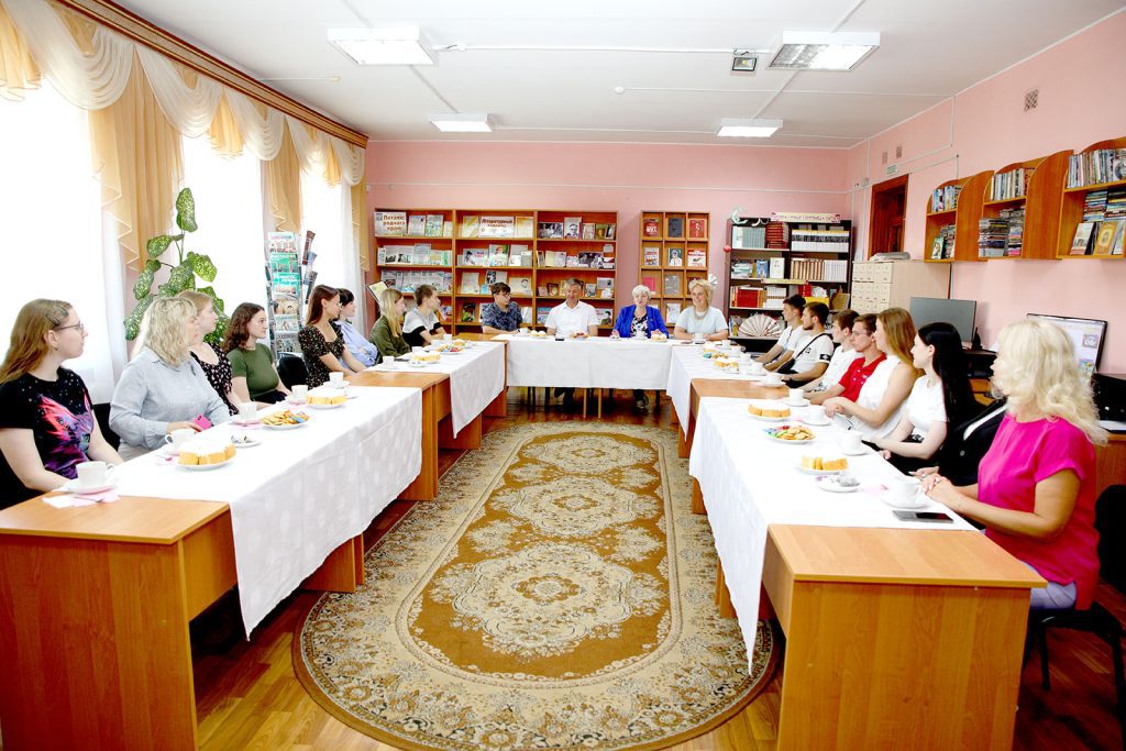 Глава района Климовичского района Виктор Пугач встретился с молодыми специалистами