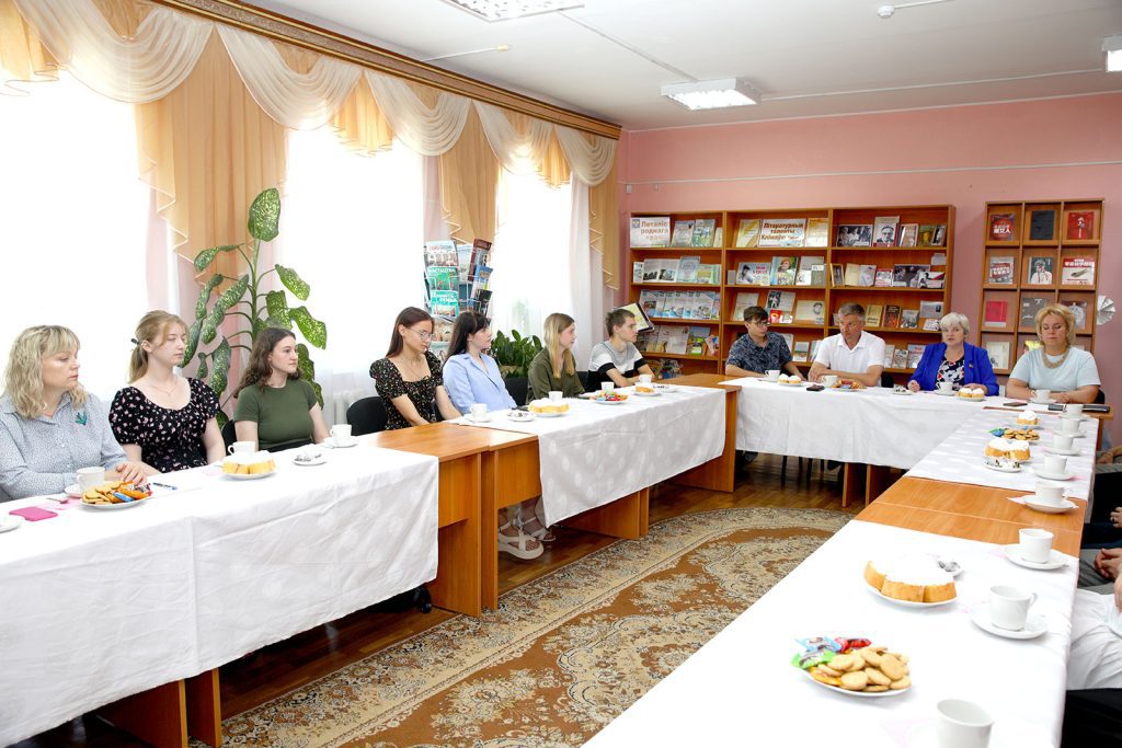 Глава района Климовичского района Виктор Пугач встретился с молодыми специалистами