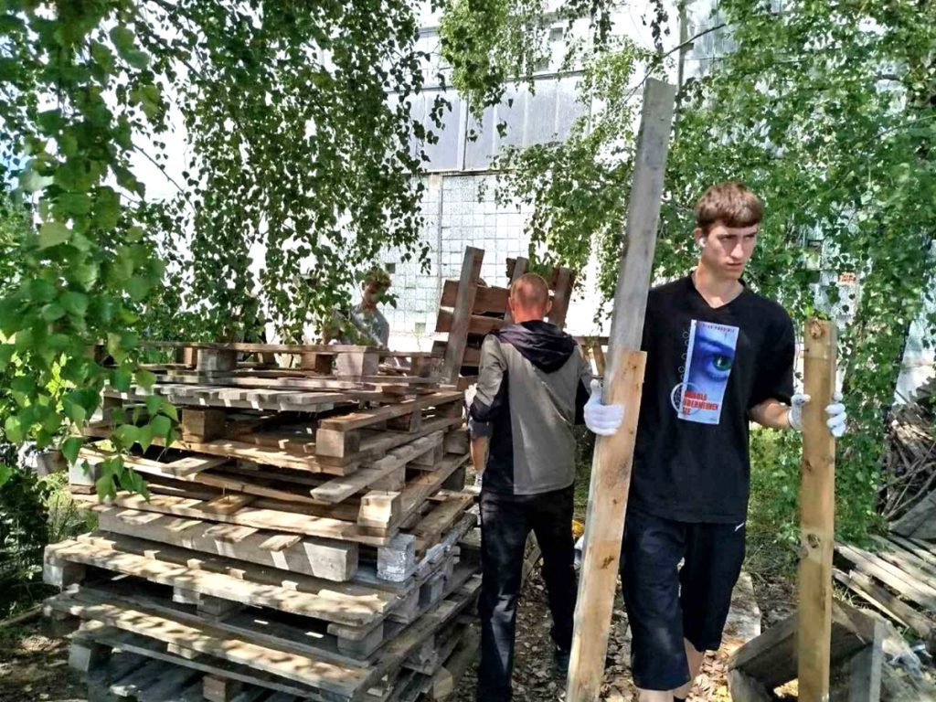 В Климовичах работает строительный отряд