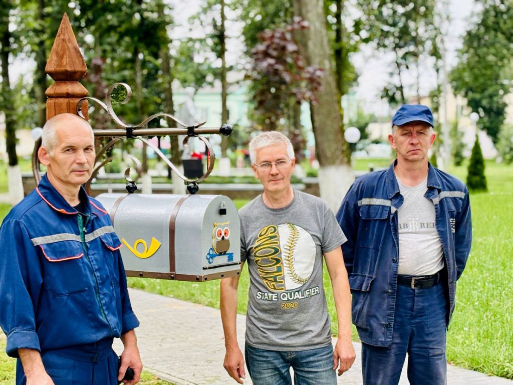 Креатив от работников ЛВЗ: как Климовичи преображаются малыми архитектурными формами