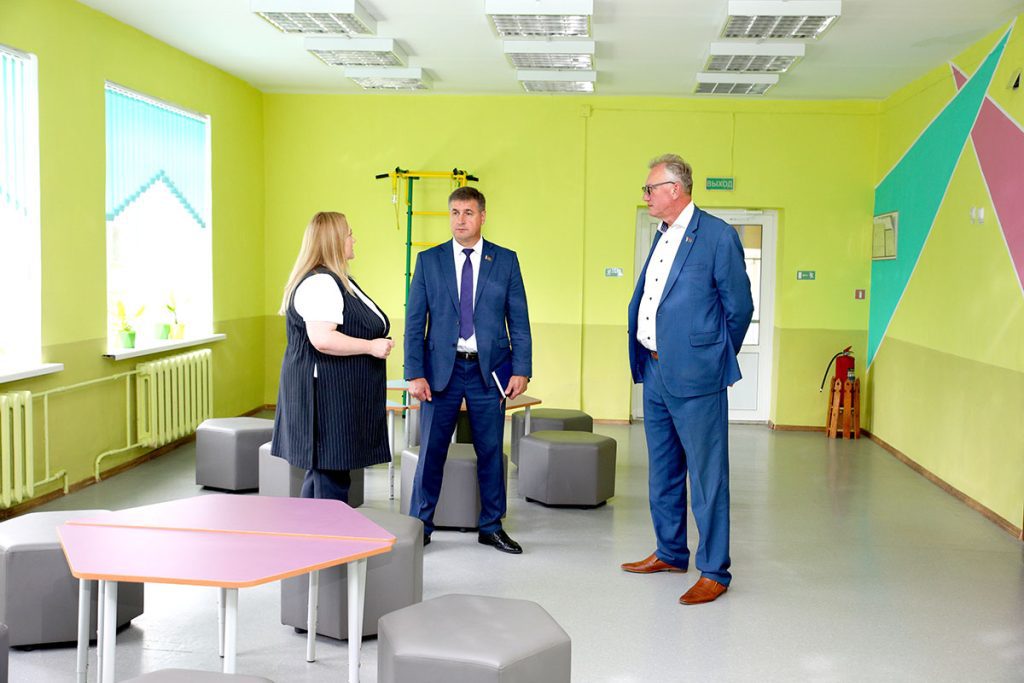 Депутат Сергей Давыдов посетил Тимоновскую среднюю школу и ОАО «Племенной завод «Тимоново»