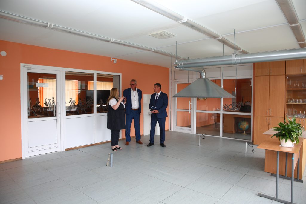 Депутат Сергей Давыдов посетил Тимоновскую среднюю школу и ОАО «Племенной завод «Тимоново»