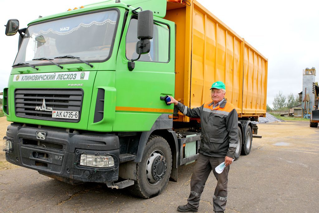 Депутат Сергей Давыдов посетил Тимоновскую среднюю школу и ОАО «Племенной завод «Тимоново»