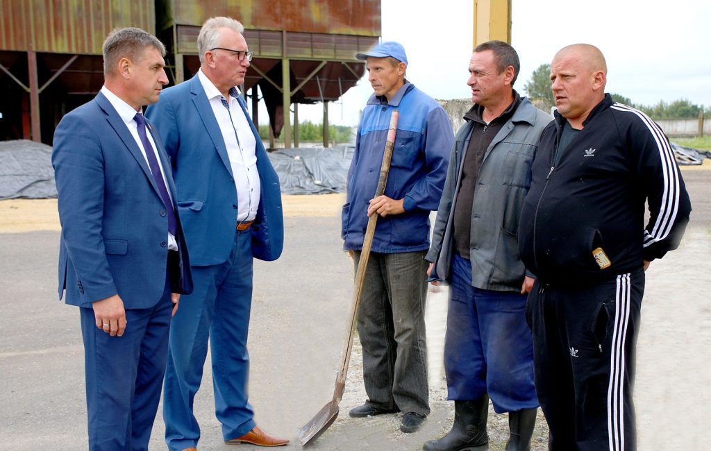 Депутат Сергей Давыдов посетил Тимоновскую среднюю школу и ОАО «Племенной завод «Тимоново»