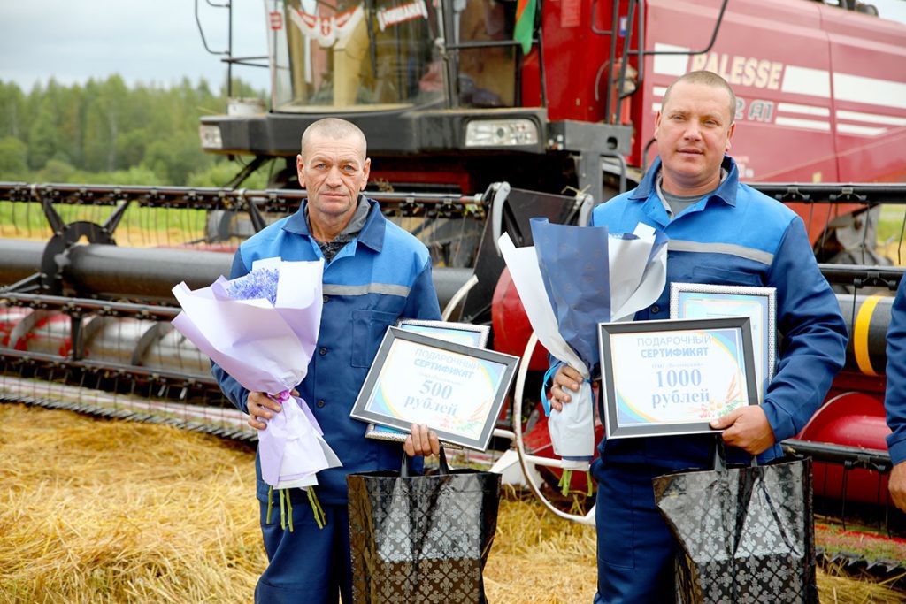 На Климовщине продолжают чествовать комбайнеров-тысячников