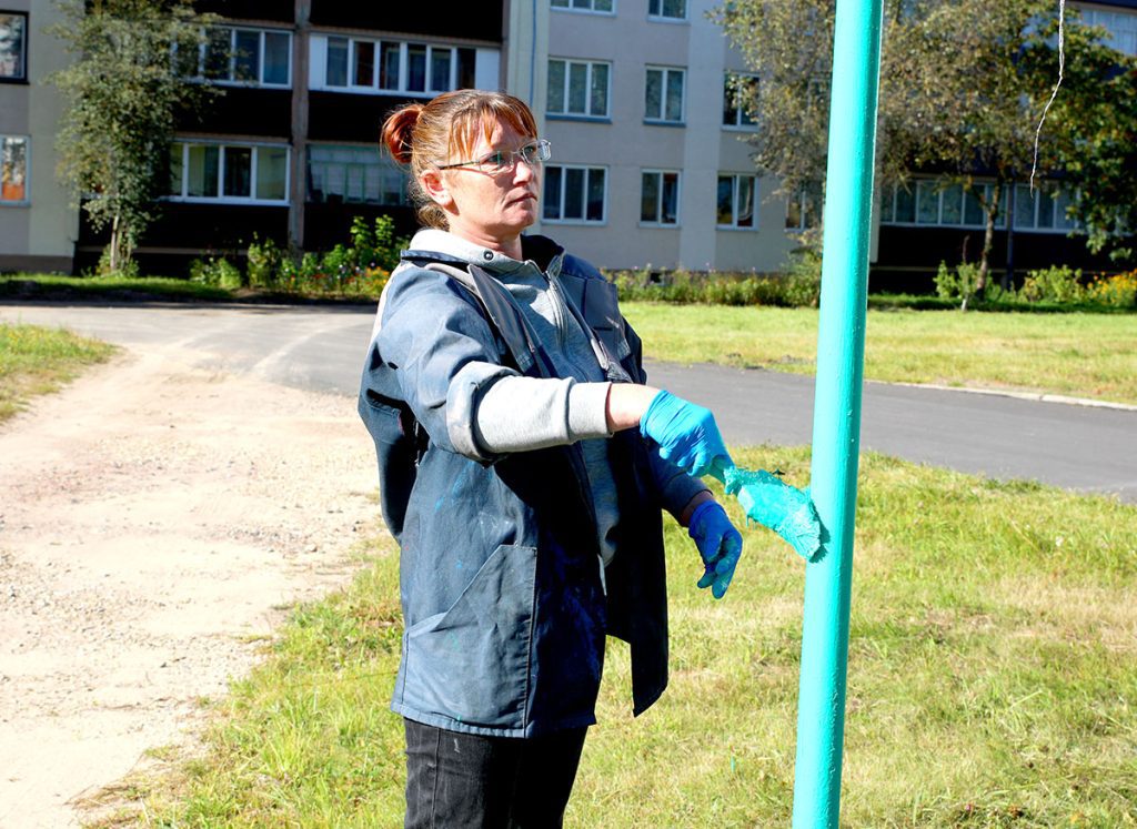 Как молодежный десант преобразил улицу 50 лет СССР в Климовичах