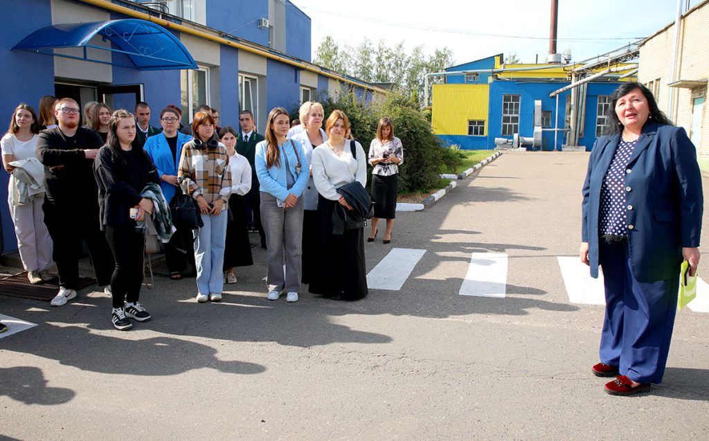 Диалог с будущим: Виктор Пугач встретился с молодыми специалистами Климовщины