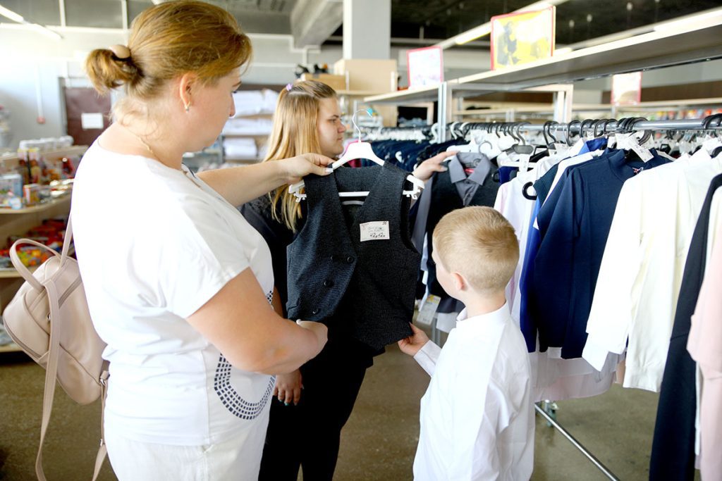 В магазине № 16 «Родны кут» можно купить одежду к школе от отечественного производителя