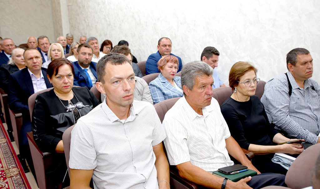 Глава района Виктор Пугач провел аппаратное совещание с активом Климовичского района