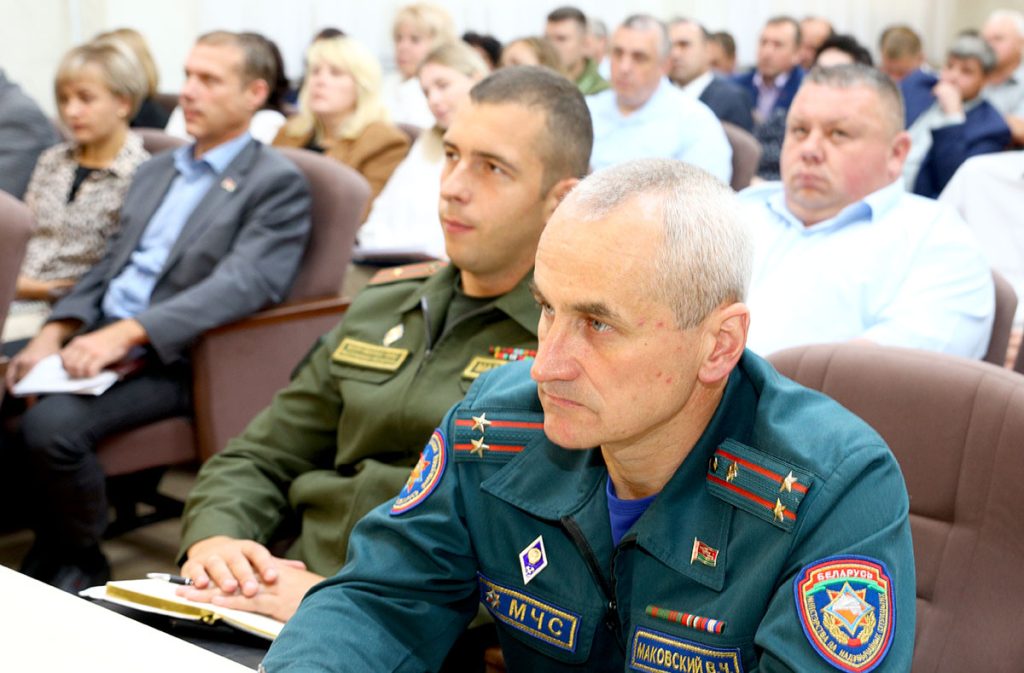 Глава района Виктор Пугач провел аппаратное совещание с активом Климовичского района