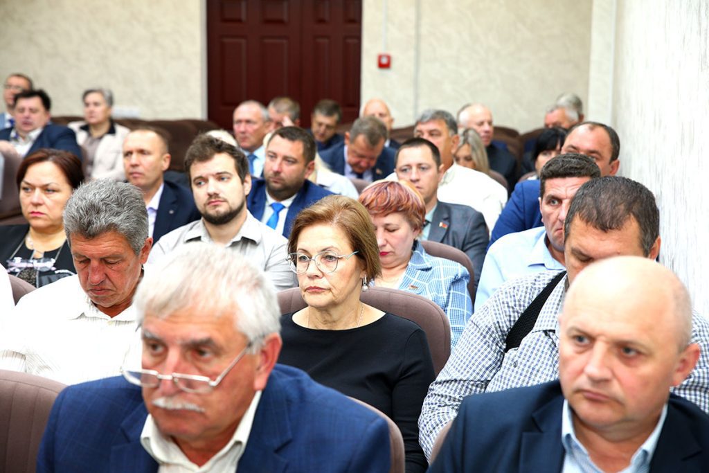 Глава района Виктор Пугач провел аппаратное совещание с активом Климовичского района