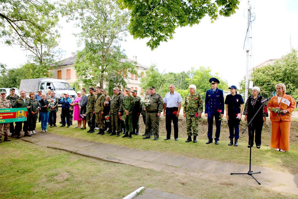 В Климовичском районе торжественно открыли «Вахту Памяти»