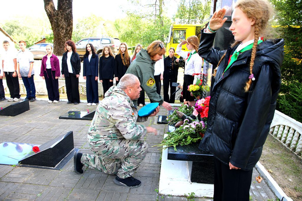 В Климовичском районе торжественно открыли «Вахту Памяти»