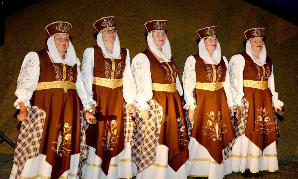 Климовщина приняла каравай из зерна нового урожая