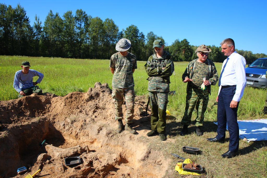 Глава района Виктор Пугач встретился с бойцами поисковых отрядов