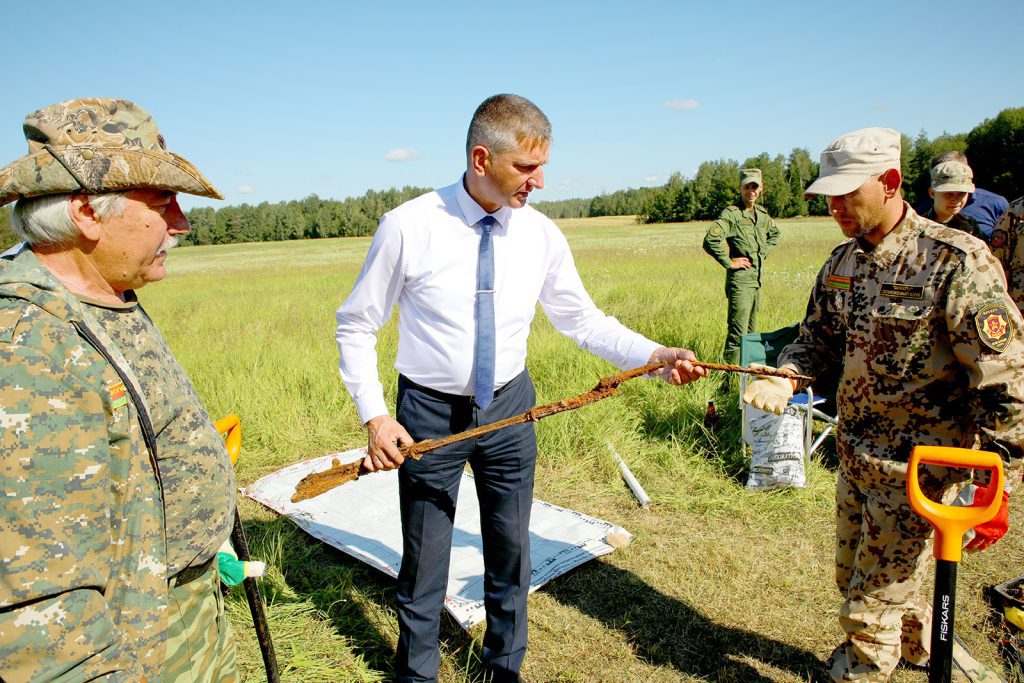 Глава района Виктор Пугач встретился с бойцами поисковых отрядов
