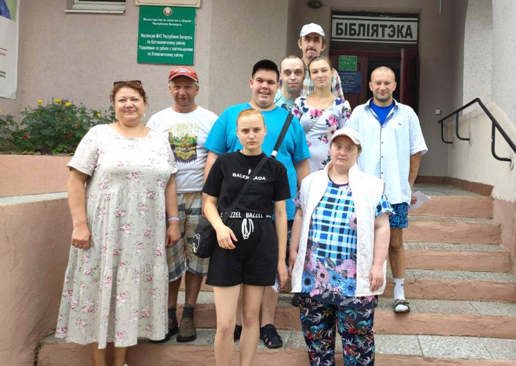 Посетители Климовичского РЦСОН побывали в библиотеке