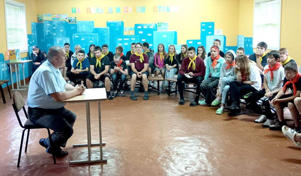 Петр Шашков встретился с ребятами из «Орленка»