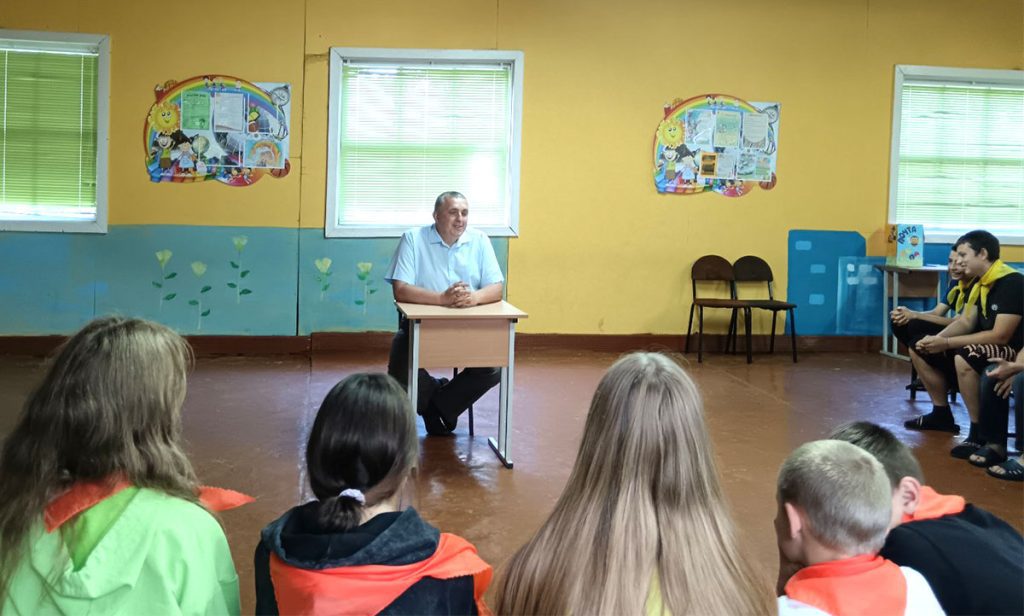 Петр Шашков встретился с ребятами из «Орленка»