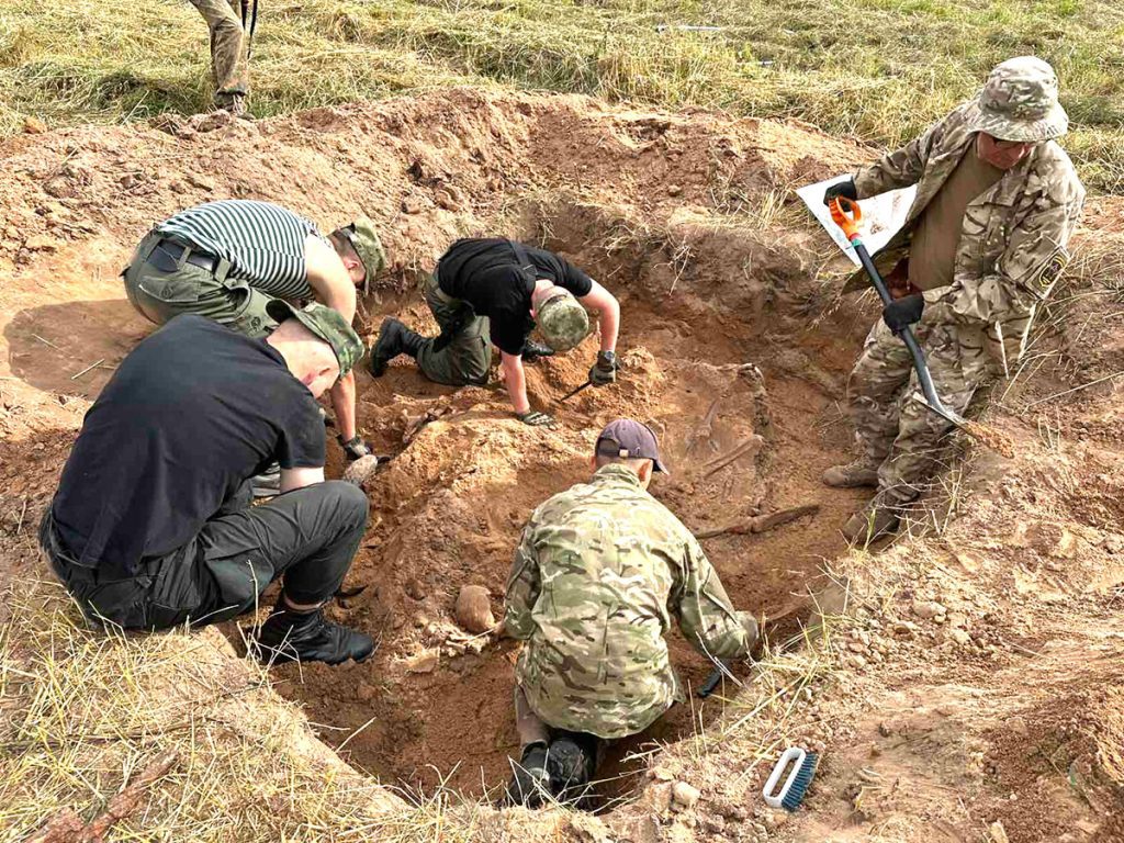 Глава района Виктор Пугач встретился с бойцами поисковых отрядов