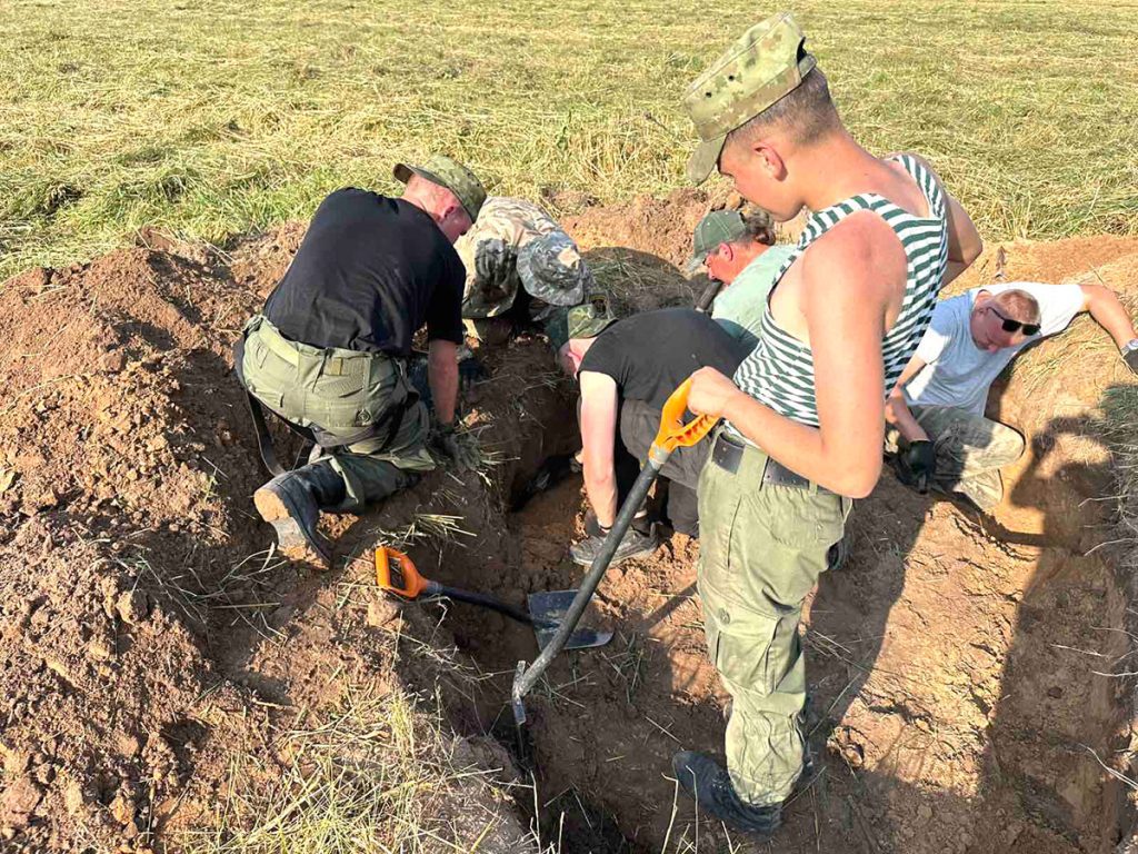 Глава района Виктор Пугач встретился с бойцами поисковых отрядов